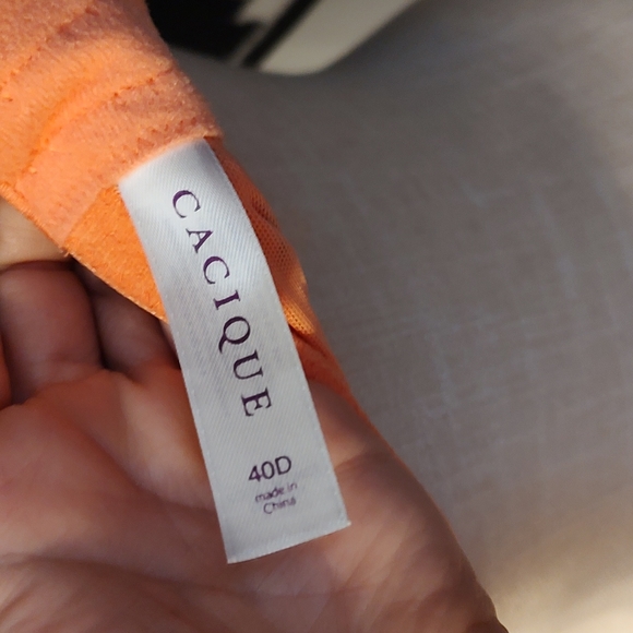 💕 EUC Cacique Brand Intimates Ladie's Smooth Boost Plunge Underwire Bra, 40D - Picture 8 of 10